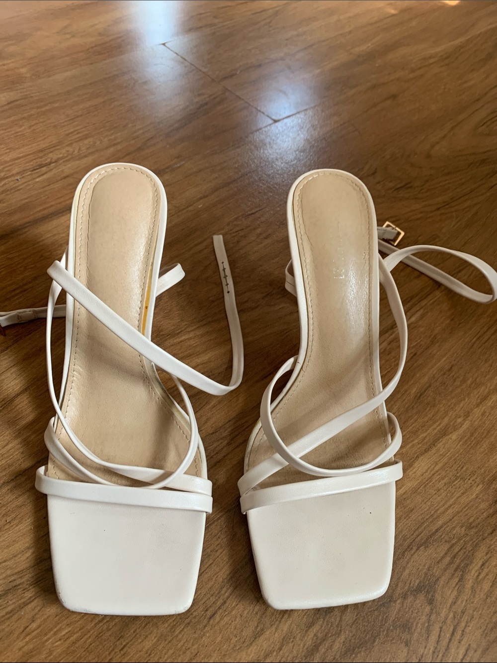 Source Unknown White Strappy Square-Toe Heeled Sandals